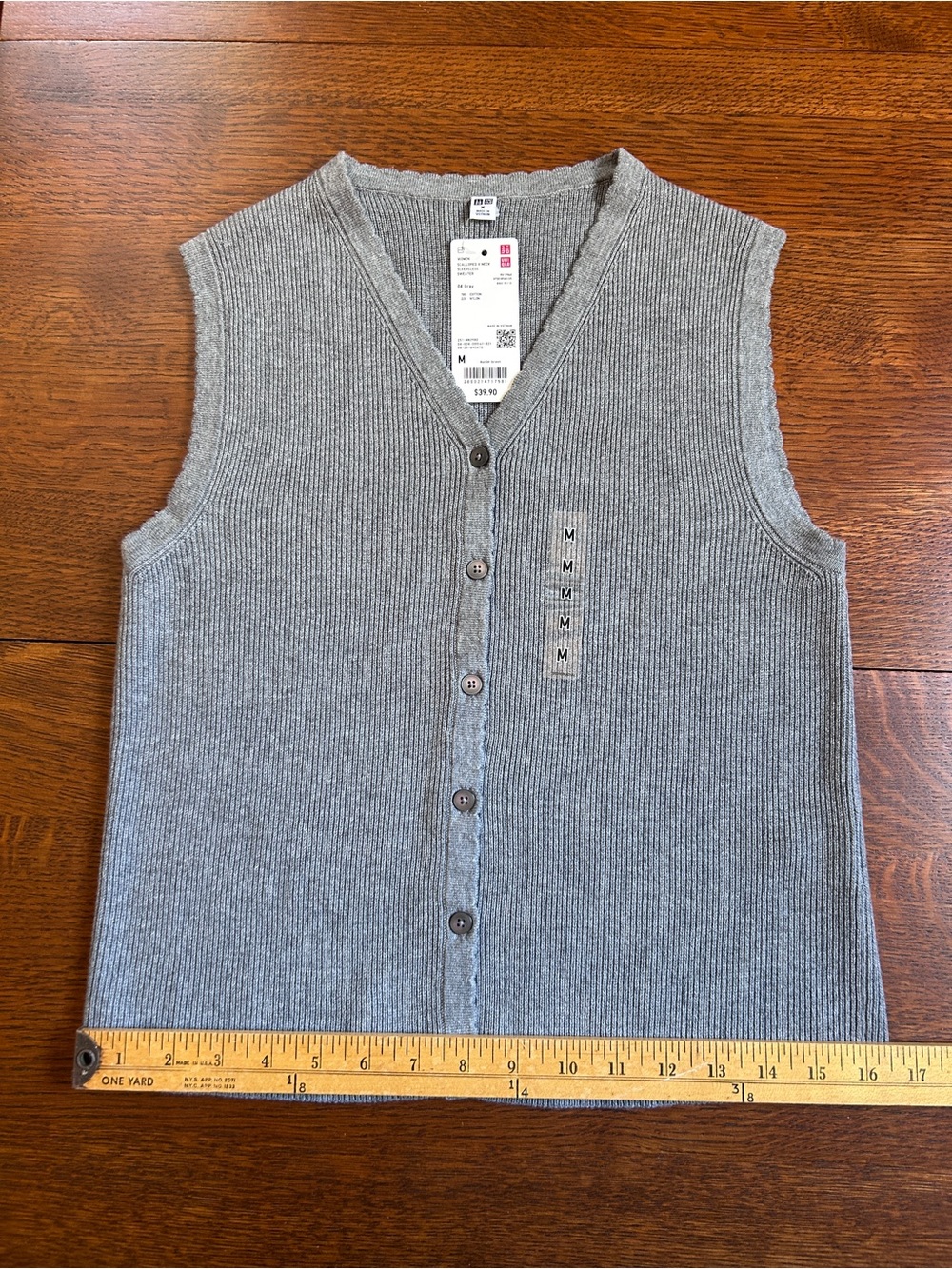 Uniqlo Gray Scalloped V-neck Sweater Vest Small NWT - Picture 6 of 10